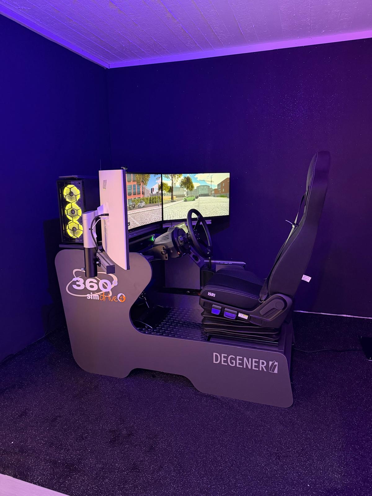 Degener SimDrive 4 Fahrsimulator im Simulatorraum der Fahrschule Good Vibez
